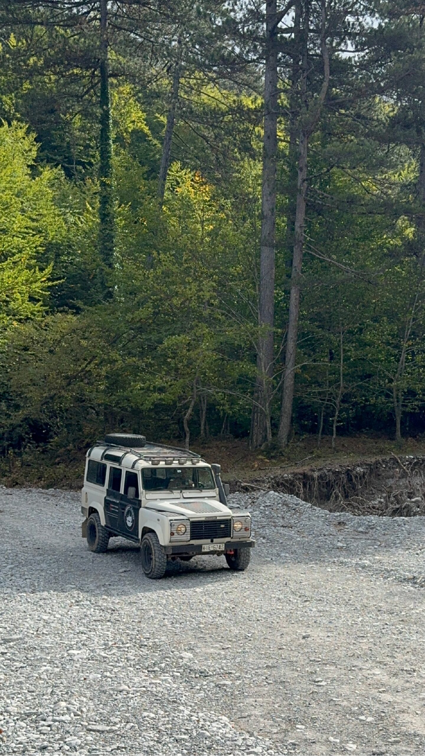 Τζιπ 4x4 σε δασικό μονοπάτι στον Όλυμπο – εμπειρία εκδρομής και υπαίθριου μαγειρέματος