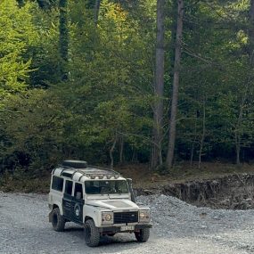 Τζιπ 4x4 σε δασικό μονοπάτι στον Όλυμπο – εμπειρία εκδρομής και υπαίθριου μαγειρέματος